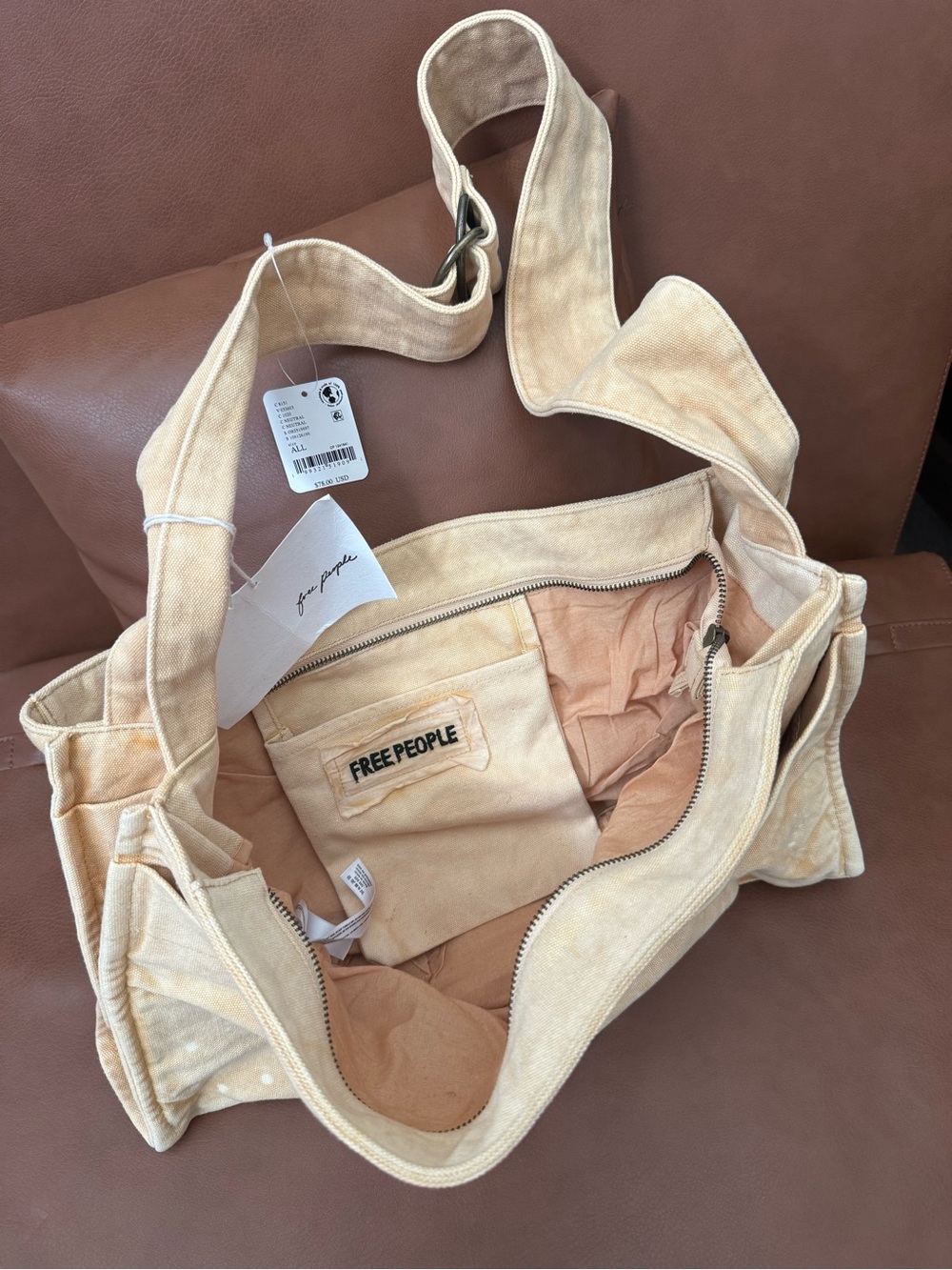 Free People Camp Crush Sling Bag Canvas Shoulder Bag in Tan NWT - Picture 3 of 5